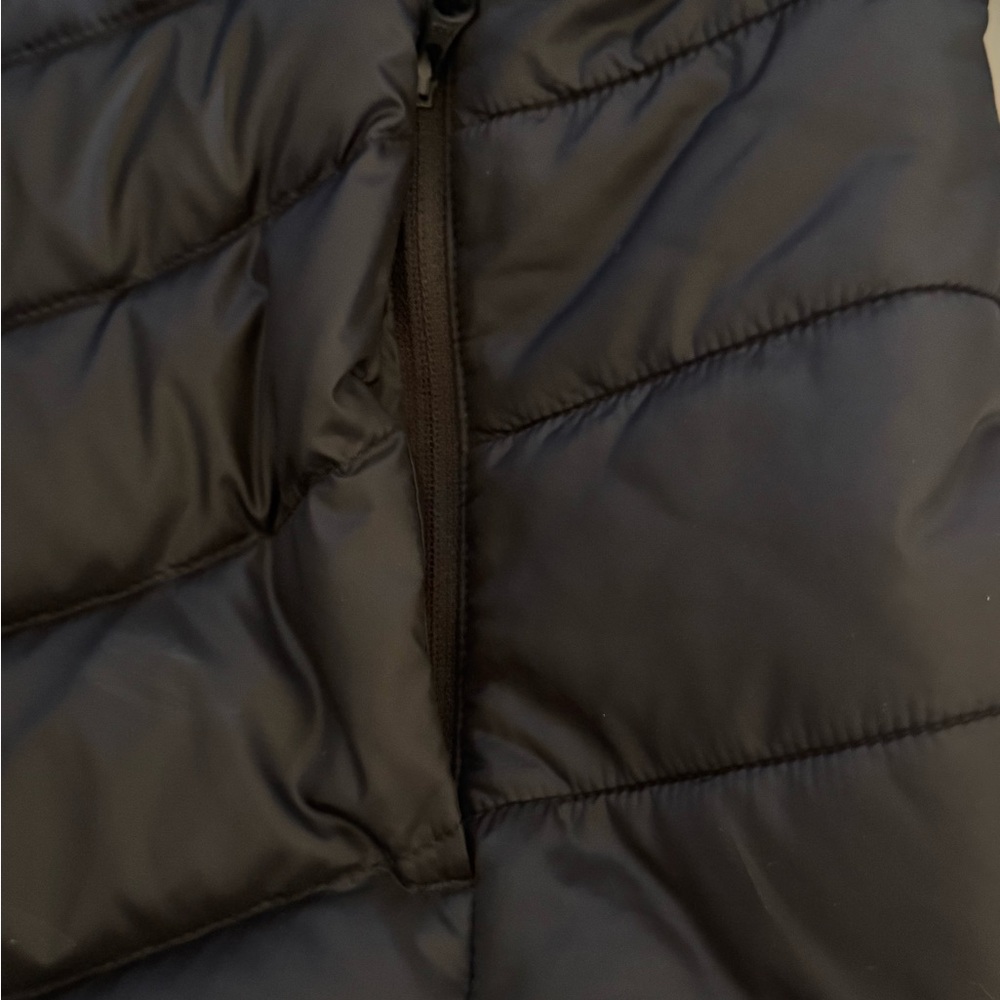 The North Face Women's Charcoal Puffer Vest - Picture 4 of 9